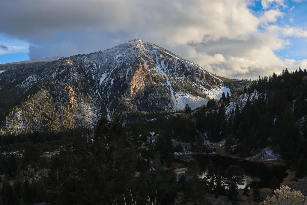 Bunsen Peak Overlook