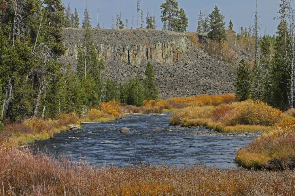 Sheepeater Cliff
